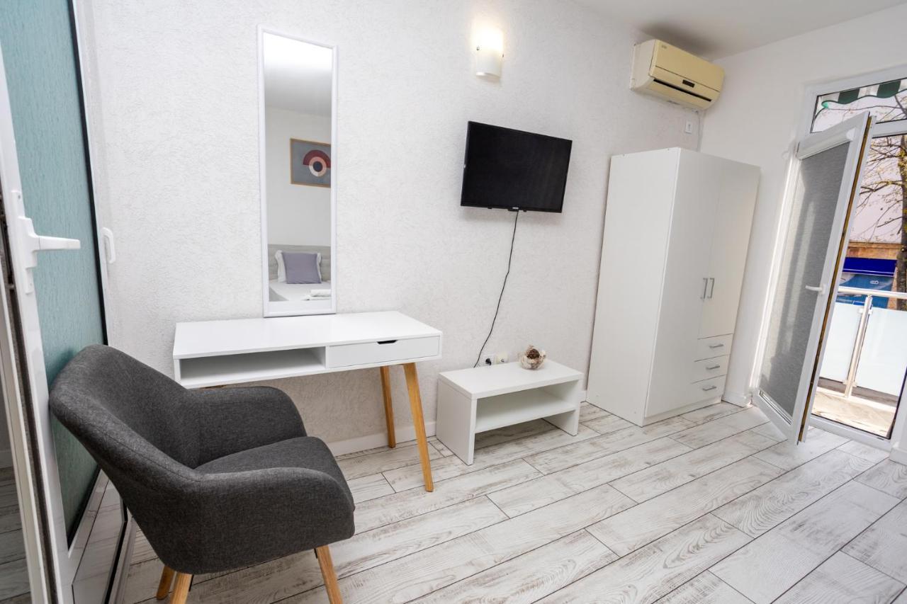 Guest House Desi - Къща За Гости Деси Baltjik Exteriör bild